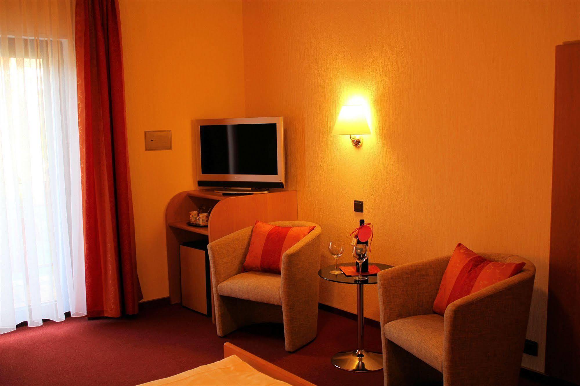 Hotel Tenner Neustadt an der Weinstraße Dış mekan fotoğraf