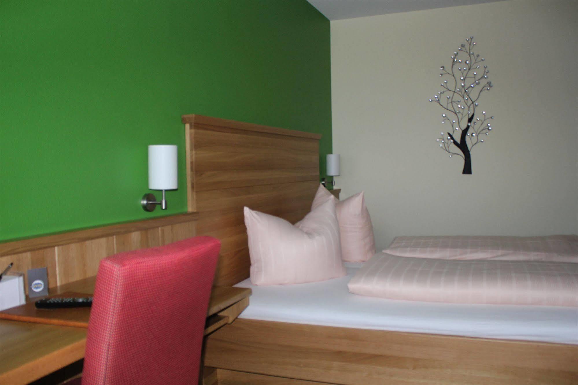 Hotel Tenner Neustadt an der Weinstraße Dış mekan fotoğraf